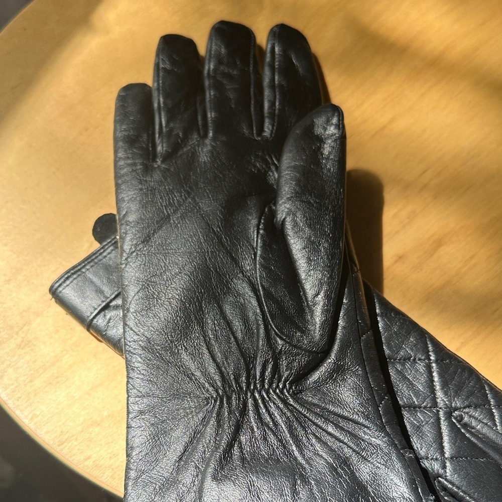 MICHAEL Michael Kors Black Quilted Leather Gloves - Picture 4 of 8